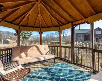 Treehouse - Countryside - Farm Animals - Fire Pit - Willington - Balcón