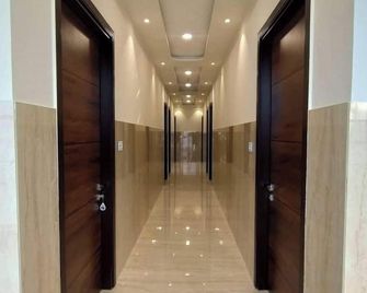 MI Rooms - Hoshiārpur - Coridor
