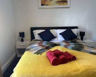 Charming 1-Bedroom with Balcony - Southampton - Bedroom