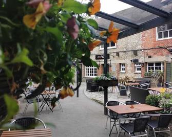 The Old Bell - Warminster - Warminster - Innenhof
