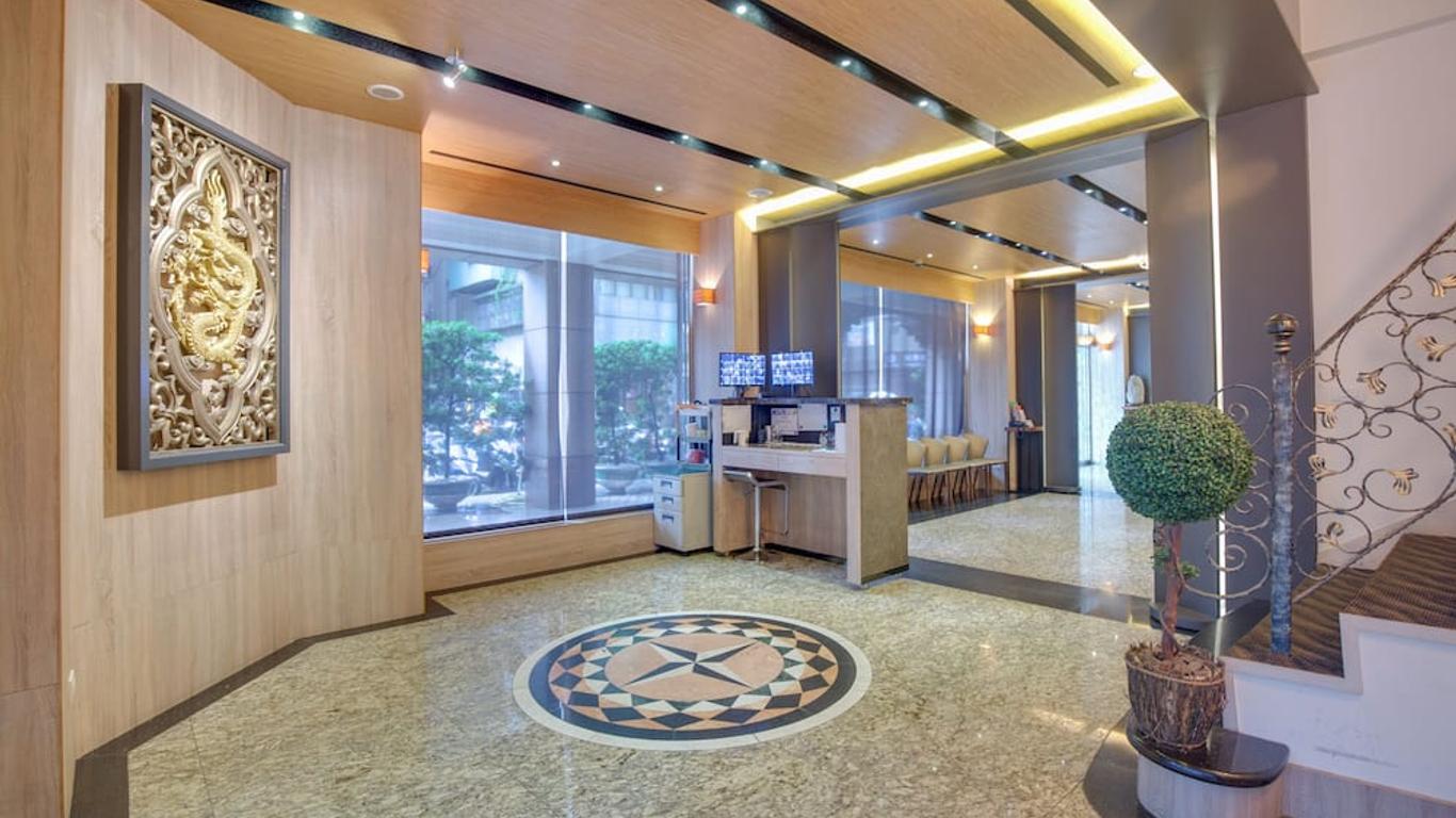 إيست دراجون هوتل