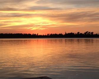 Lake Fanny Hooe Resort - 2 bed with Balcony by RedAwning - Copper Harbor - Vista del exterior