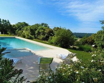 Éco Lodge - Nature et Spa - Aurons - Piscina