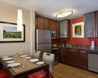 Residence Inn by Marriott Long Island Islip/Courthouse Complex - Central Islip - Kitchen