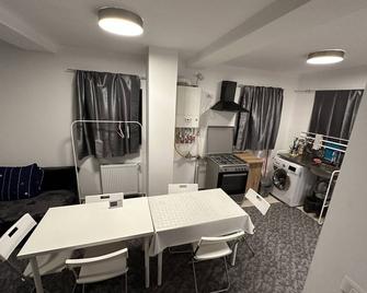 Warm and peaceful villa, close to Therme SPA, Otopeni Intl Airport and Mall - Otopeni