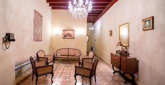 Hostal Balcones Muralla - Havana - Living room