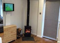 Stunning, newly refurbished countryside Studio With Woodburning stove - Tongwynlais - Room amenity