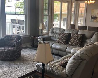 Beautiful Lake James Lake House- Angola, Indiana - Angola - Living room