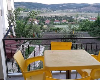 Yeşilhan pansiyon - Yeşilova - Balcón