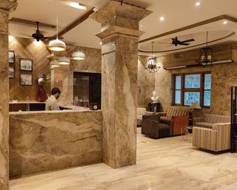 Grand Hotel - Mumbai - Front desk