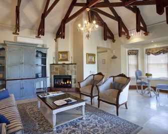 Franschhoek Country House & Villas - Franschhoek - Living room