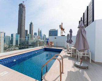Luxury Hostel Bedspace In Downtown Near Metro - Dubai - Pool