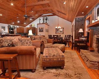 Our Mountain Oasis - Where Christmas Is All Year - Single Story - Pet Friendly - Sapphire - Sala de estar