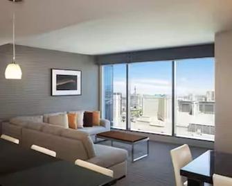 Suites at Elara Las Vegas Center Strip-No Resort Fees - Las Vegas - Living room