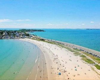 Modern 2 bedroom 2 bath between Boston and Salem - Lynn - Beach