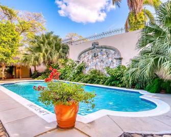 Hotel Los Robles, Managua, Nicaragua - מנגואה - בריכה