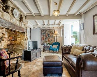 Pyatt's Pad - Winchcombe - Living room