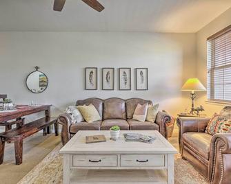 Ski, Hike and Golf Granby Condo with Shared Amenities - Granby - Living room