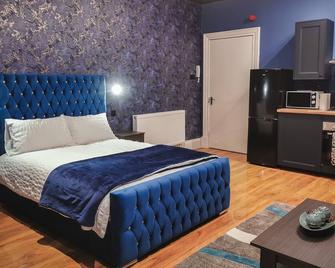 Glasgow: Luxury One Bedroom Apartment - Johnstone - Bedroom