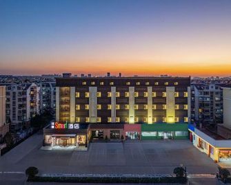 Starway Hotel (Qingdao Zhenhua Road Metro Station) - Qingdao - Edificio