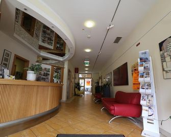 Stadthotel Pinkafeld - Pinkafeld - Front desk