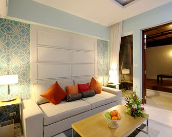 Apsara Beachfront Resort And Villa - Takua Pa - Pokój dzienny