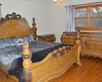 Chicago suburbs executive retreat with great access - Villa Park - Bedroom