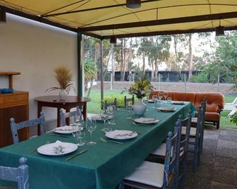 Casa Vacanze Feudi 1165 - Borgo Vodice - Restaurante