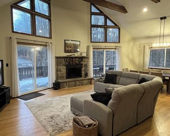 Newly updated, great for families up to 12 & pets; close to skiing-read reviews! - Gouldsboro - Salon