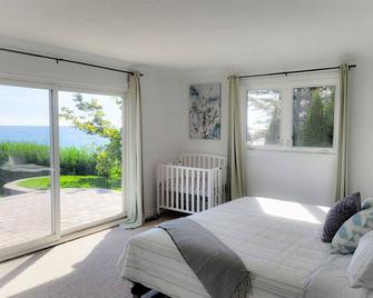 Barcovan Beach House - Quinte West - Bedroom