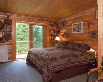 Moose Meadow Lodge & Treehouse - Adirondack style log cabin on 86 private acres - Waterbury - Спальня