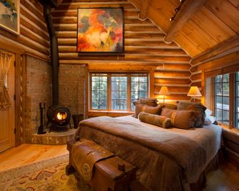 Triple Creek Ranch - Darby - Bedroom