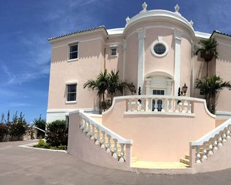 Ocean West Boutique Hotel - Nassau - Building