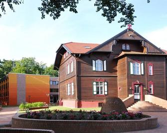 Jagdschloss Waldsee Hotel & Ferienpark - Feldberg - Gebouw