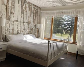 Lake front acreage near Waterton Lake National Park - Mountain View - Bedroom