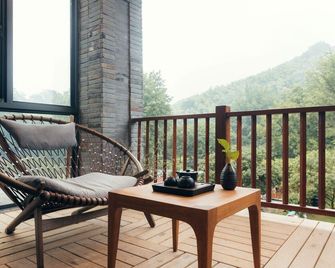 Floral Hotel Wuxi Qietintfengyin Resort - Wuxi - Balcony