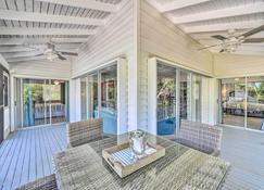 Canalfront Anna Maria Cottage with Pool and Hot Tub! - Anna Maria - Patio