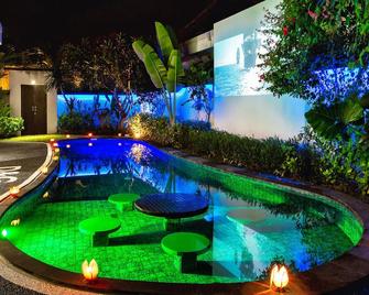 D&G Villas Nusa Dua - South Kuta - Piscina
