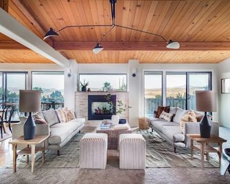 Vino Blanco by AvantStay Private Wine Country Home w Mtn Views Deck - Santa Rosa - Sala de estar