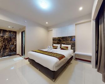 Laemthong Hotel - Hat Yai - Bedroom