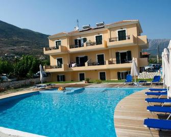 Calypso Luxury Studios - Vasiliki - Piscină