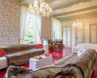 Waterfront Stelp Farmhouse with Sauna - Molkwerum - Sala de estar