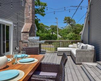 Minutes to Private Association - Eastham - Balcony