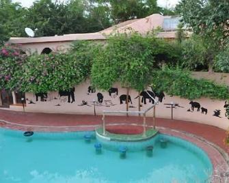 The Country Club Wildlife Resorts - Bandipūr - Piscina