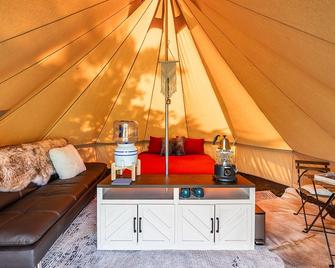 Glamping Tent Tibet #4 - Whitehall - Living room