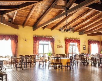 Agriturismo nel cuore del Pollino con Vista Panoramica - Plataci - Restaurant