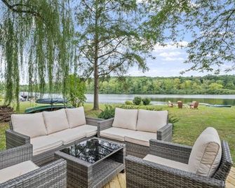 The Willow at Morgans Mill - Hot Tub & Fire Pit - Greenville - Patio