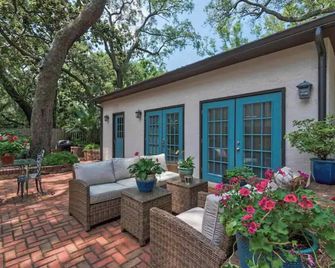 Charming Guest House at Live Oaks on the Bayou - Pensacola - Patio