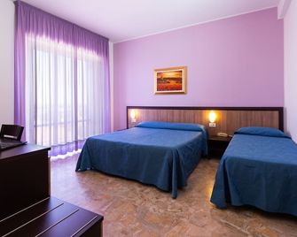 Hotel Belvedere - Porto Sant'Elpidio - Bedroom