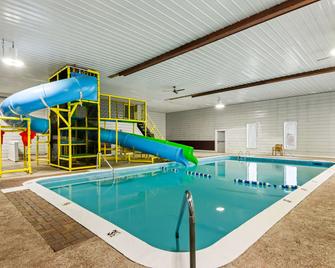 Rodeway Inn - Oscoda - Pool